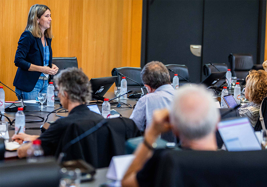Ángela Pérez rectorat amb degans i deganes